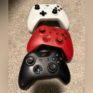 Xbox One controllers LOT